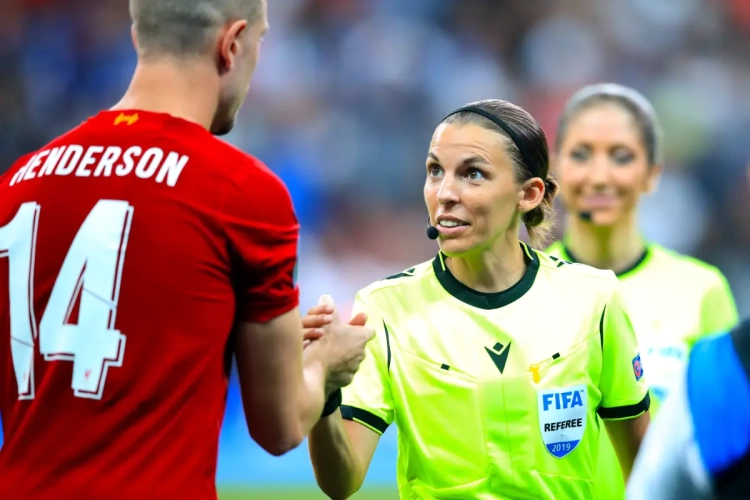 Historique : Stéphanie Frappart va devenir la première femme à arbitrer en Ligue des Champions