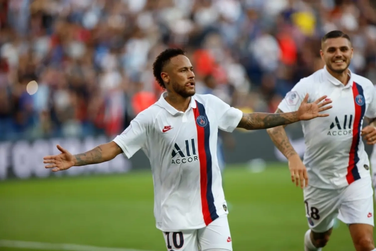 Neymar offre la victoire au PSG contre Lyon