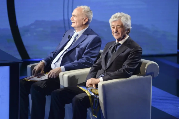 Un ancien Ballon d'or obtient son diplôme d'entraîneur à 76 ans