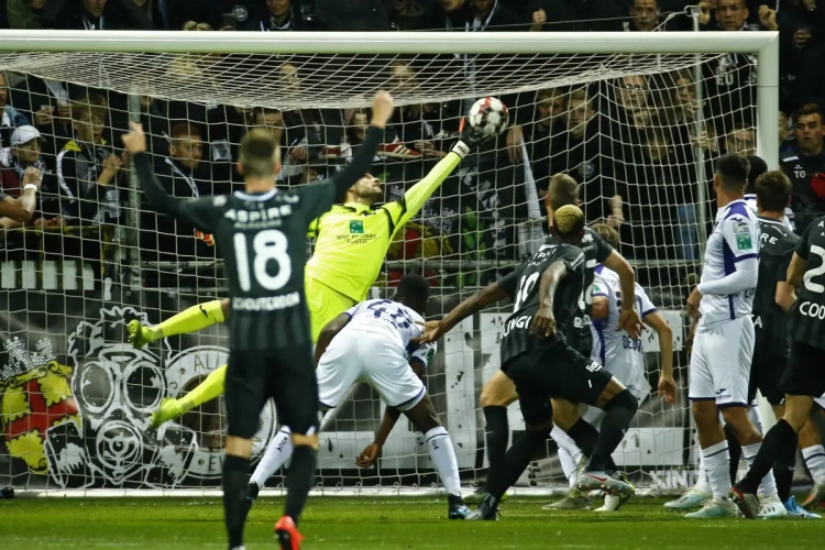 Hendrik Van Crombrugge a été le meilleur Anderlechtois : "Ce sauvetage m'a donné un kick"