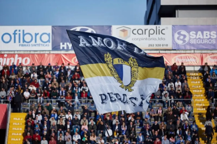 Mais que fait le promu de Famalicão en tête du championnat portugais?