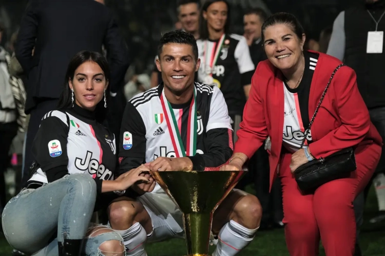 La mère de Cristiano Ronaldo crie au complot !