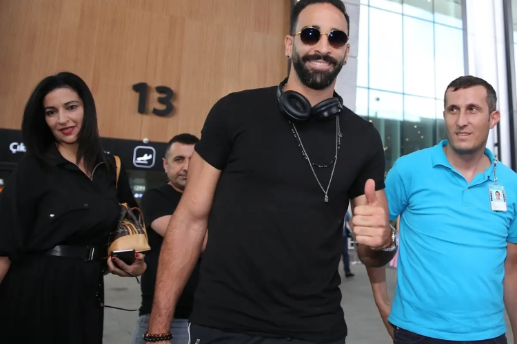 Un nouveau job pour Adil Rami 