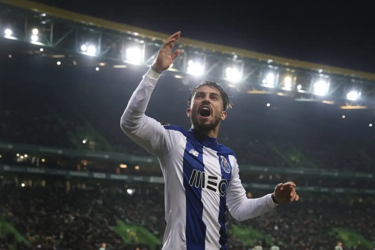 Officiel : Alex Telles débarque en Premier League