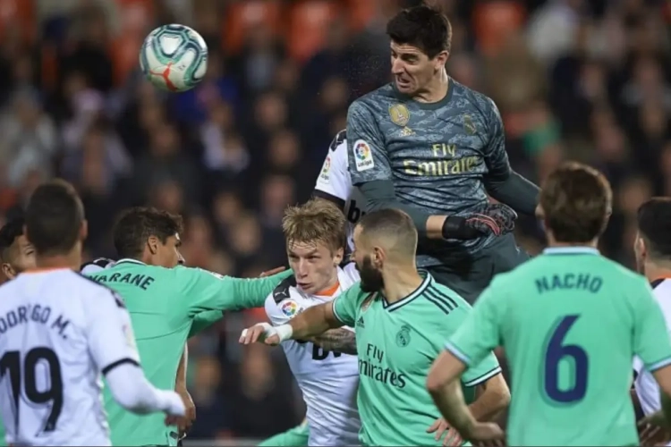 🎥 Des arrêts et un coup de tête inoubliable: Thibaut Courtois pointe les meilleurs moments de sa saison 