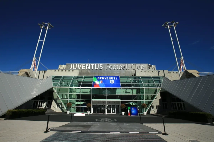 La Juventus se mobilise : Sarri et ses joueurs renoncent à 4 mois de salaire ! 