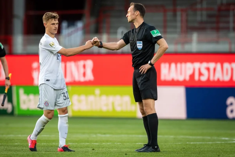 Les arbitres de Bundesliga heureux de pouvoir siffler des matches à huis clos