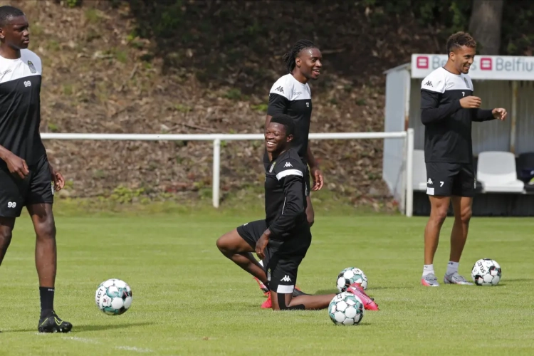 📷 Fort courtisé, Nurio était de retour à l'entraînement avec le Sporting de Charleroi 
