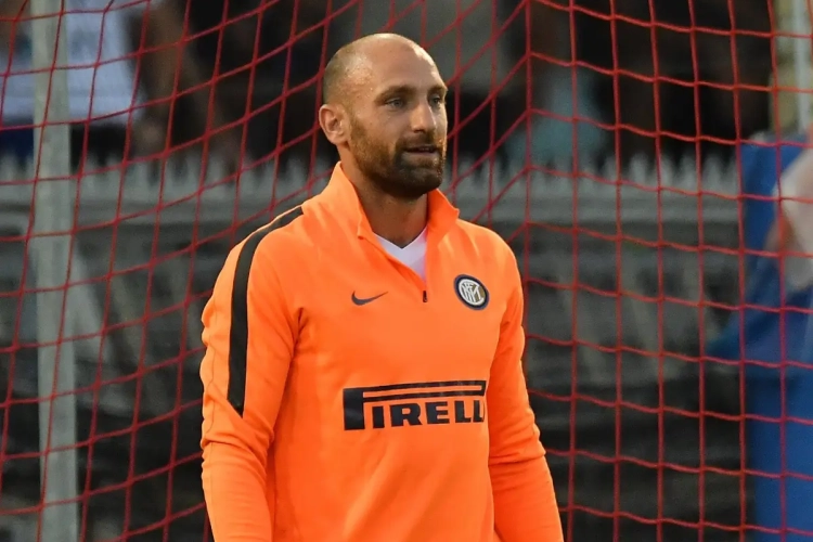 Toujours pas de temps de jeu, mais un deuxième carton rouge pour le troisième gardien de l'Inter 