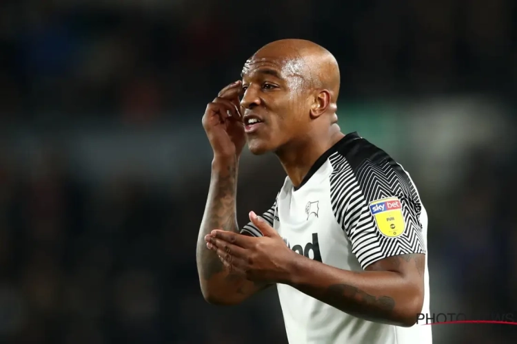 Un footballeur anglais hospitalisé après avoir été poignardé