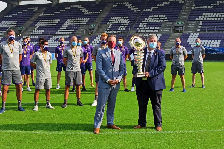 🎥 Le Beerschot a reçu ses médailles de champion