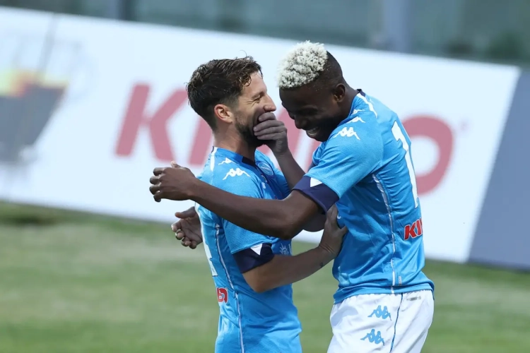 Naples recale un club de Premier League pour Osimhen