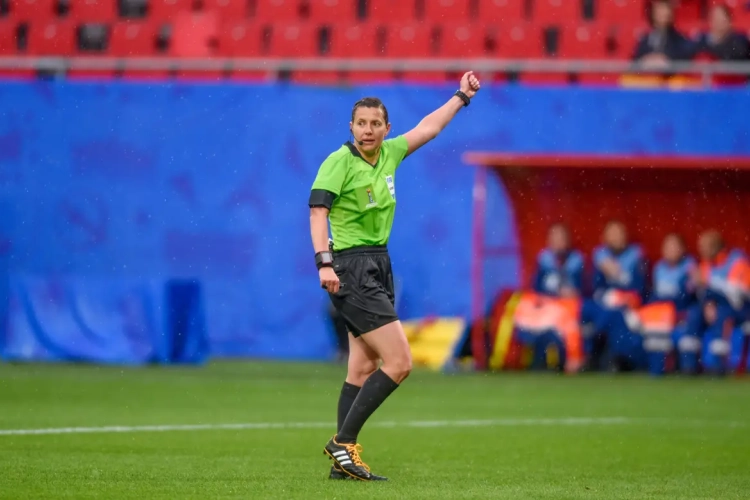 Le match d'Europa League de Gand sera lui aussi arbitré par une femme