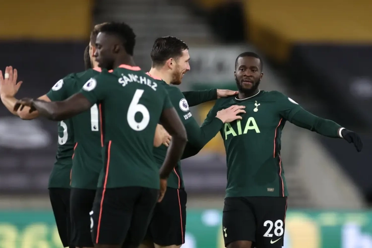 Tottenham perd des plumes chez les Wolves
