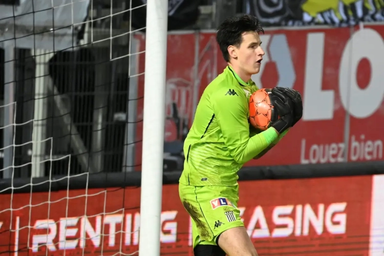 Rémy Descamps a retrouvé sa place dans les buts carolos: "Quand on a deux bons gardiens..." 