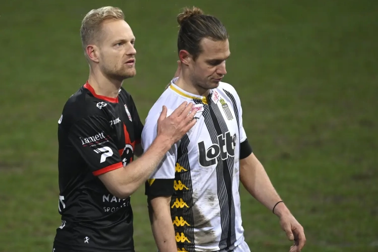 🎥 Olivier Deschacht à deux centimètres de l'autobut contre Charleroi 
