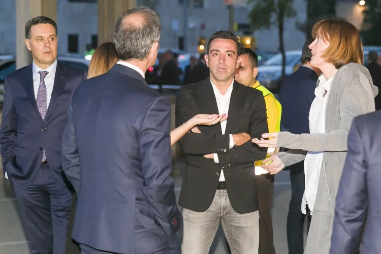 Xavi : "J'espère entraîner le Barça"