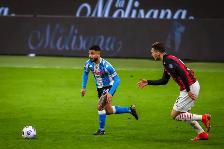 Milan, battu par le Naples de Mertens, prend un gros coup sur la tête dans la course au titre ! 