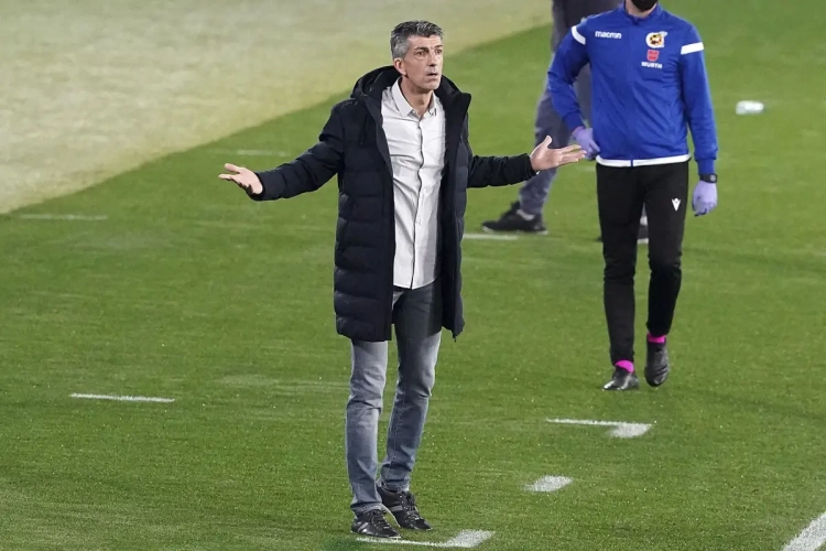 🎥 Le coach de la Sociedad laisse parler son coeur en conférence de presse: "Je quitte le mode 'coach'"