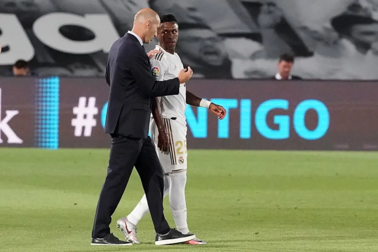 Zinedine Zidane porte son buteur d'un soir aux nues