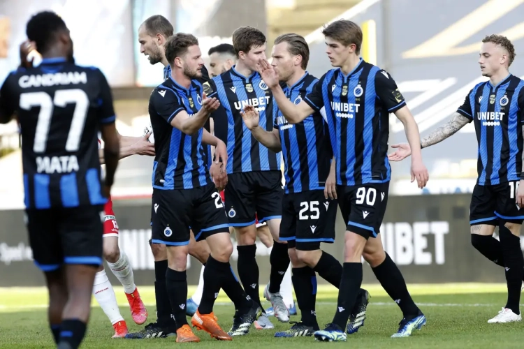 🎥 Les supporters du Club de Bruges encouragent leurs joueurs avant le Topper contre Anderlecht