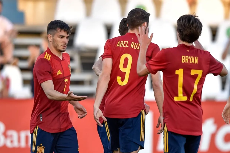 L'Espagne ... Espoirs remplace les A au pied levé et écrase la Lituanie