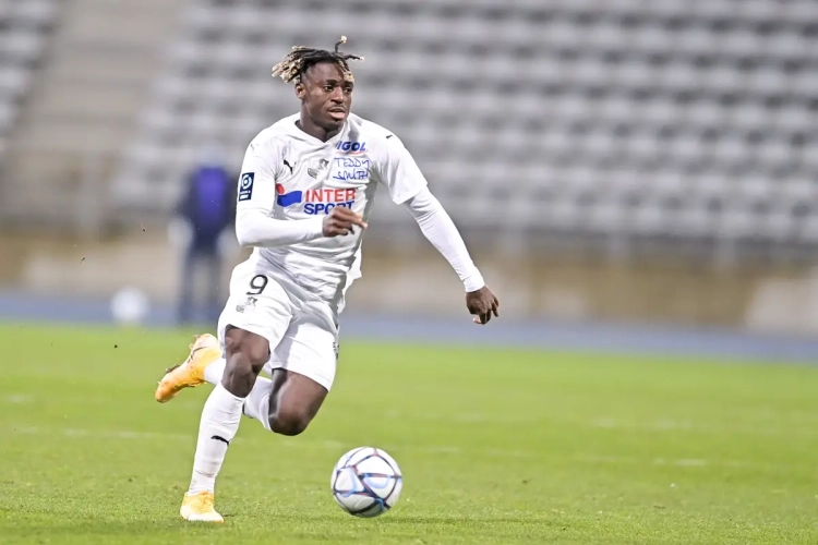 Genk cherche une solution pour deux joueurs