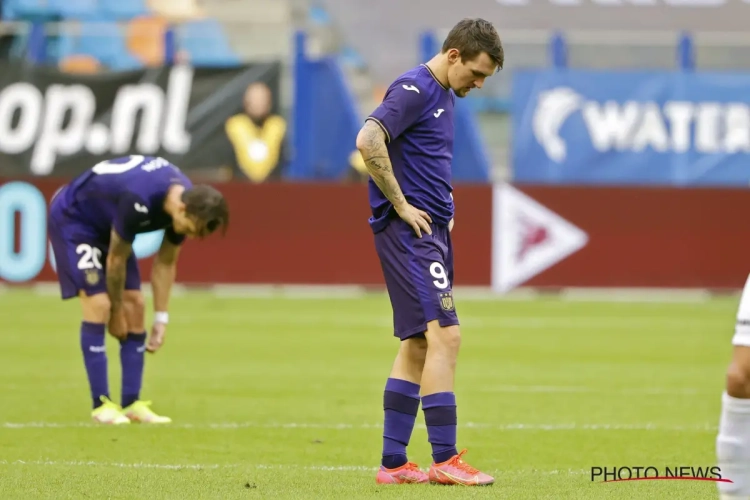 Par la toute petite porte 