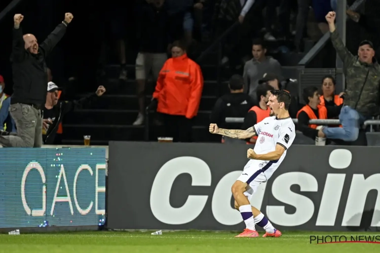 Anderlecht s'est compliqué la tâche tout seul mais prend un bon point à dix à Ostende