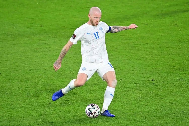 Le capitaine de l'Islande, accusé de viol, s'est rendu de lui-même à la police