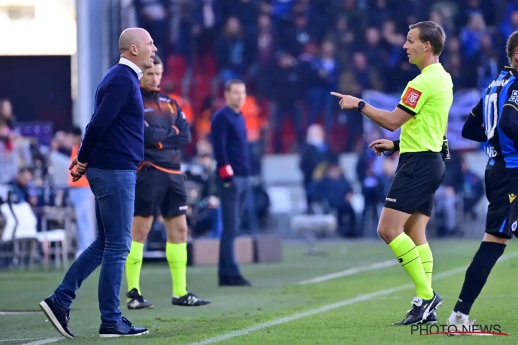 Philippe Clement n'est pas du tout d'accord avec l'arbitre: "Les deux joueurs touchent la balle"