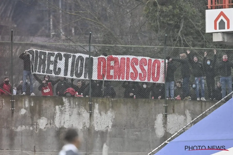 Malgré le huis clos, les supporters du Standard expriment leur mécontentement 