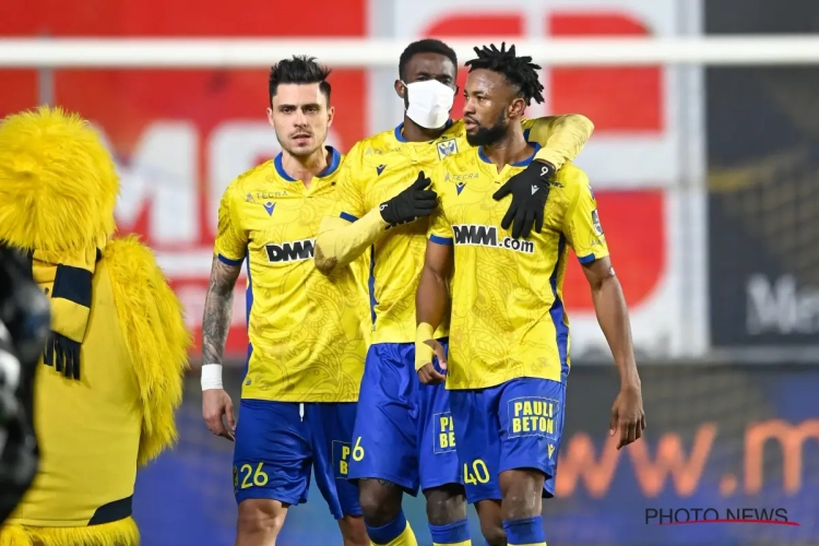 Un joueur de Saint-Trond pris en grippe par le public : "Je n'ai jamais vu les fans cibler un joueur comme ça"