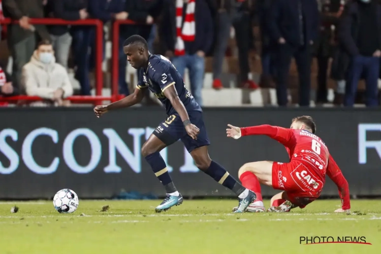 Drôle de match à Courtrai, l'Antwerp l'emporte malgré un carton rouge rapide