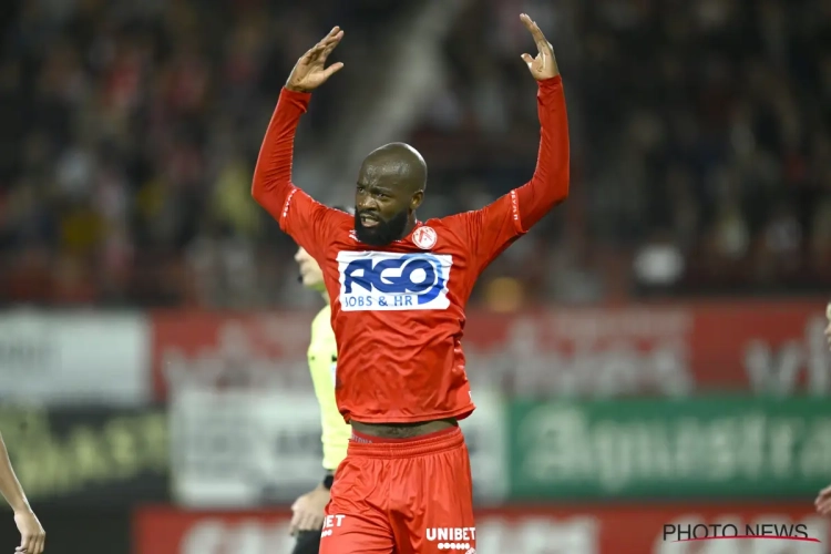📷 Didier Lamkel Ze honore sa réputation bien différente au Cameroun que chez nous avec un geste de grande classe envers les enfants défavorisés