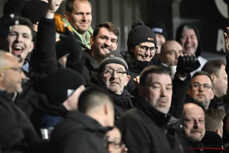 Suspendu, Benito Raman assiste à la rencontre à Ostende...dans la tribune des supporters anderlechtois