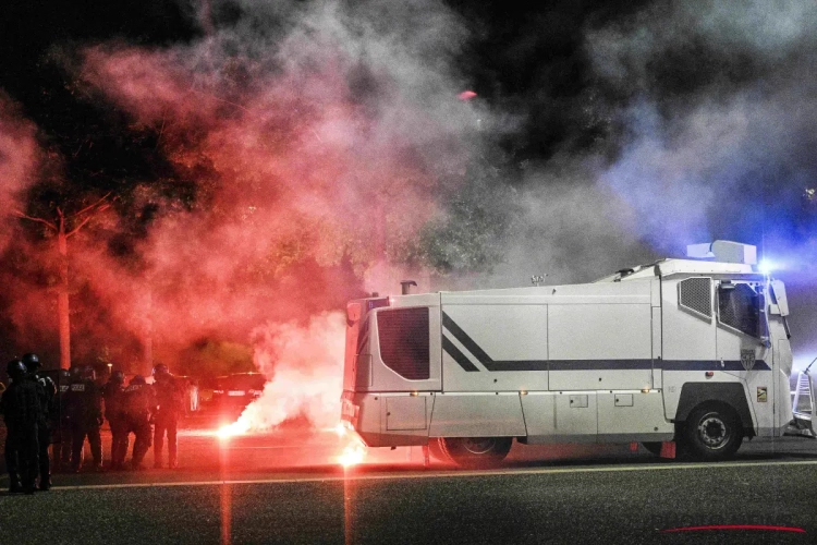 La police sur les dents avant Union Saint-Gilloise - Union Berlin
