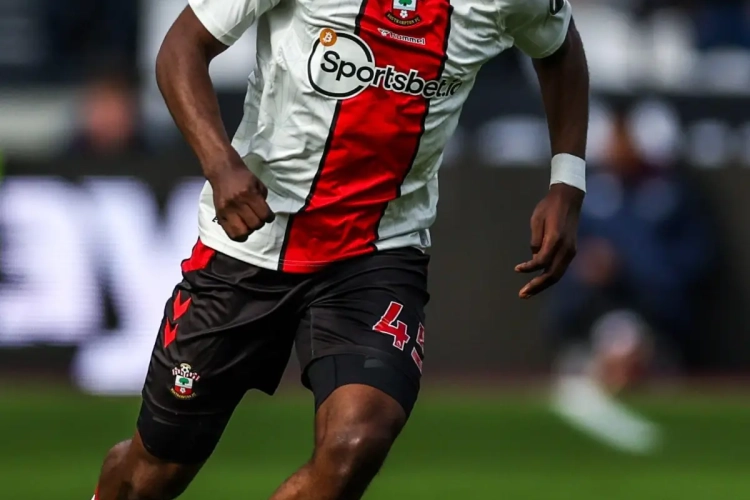 🎥 La grosse boulette de Roméo Lavia qui ouvre un match à huit buts entre Southampton et Liverpool