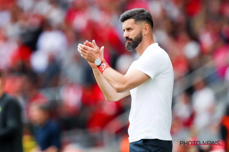 Un coach de Pro League ne se cache pas : "Dans cinq ans, je veux entraîner en Premier League"