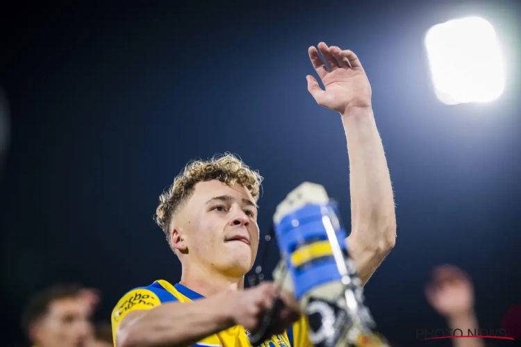 🎥 Un but mondial, mais valable ? Pierre Locht a manifesté sa colère dans les tribunes de Westerlo