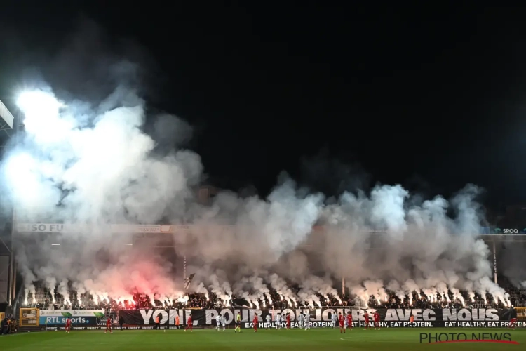 Un moment très fort émotionnellement : Charleroi - Standard interrompu pendant 10 minutes après 60 secondes de jeu en hommage à "Yoni" (vidéo)