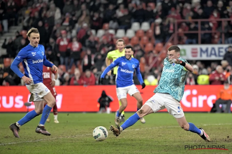 📷 Le Standard appréciera : le joli clin d'oeil de Genk à Bryan Heynen, nouveau gardien inattendu du Racing