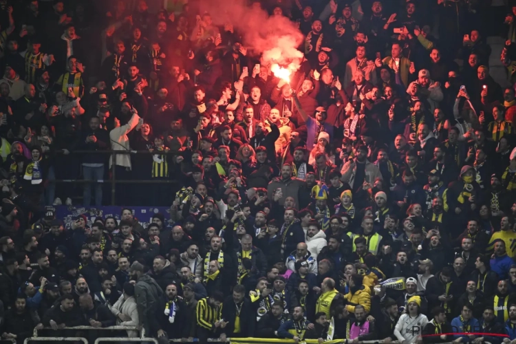 Incroyable scène : match interrompu à Anderlecht, bagarre entre supporters Mauves et Turcs en tribunes !