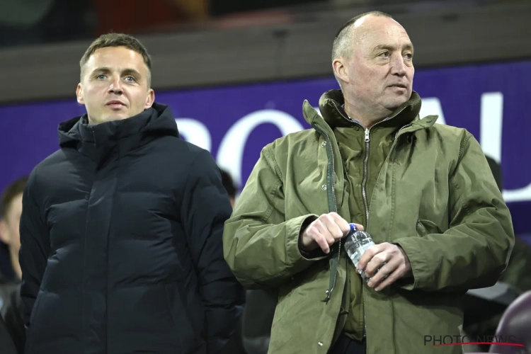 La révolte gronde : Wouter Vanenhaute pris à partie par les supporters anderlechtois à sa sortie du stade