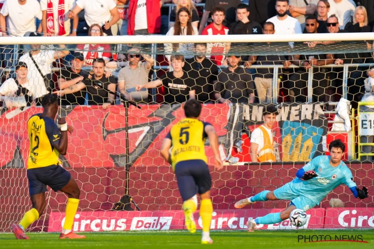 Senne Lammens seul au sommet : aucun gardien en Europe ne fait mieux