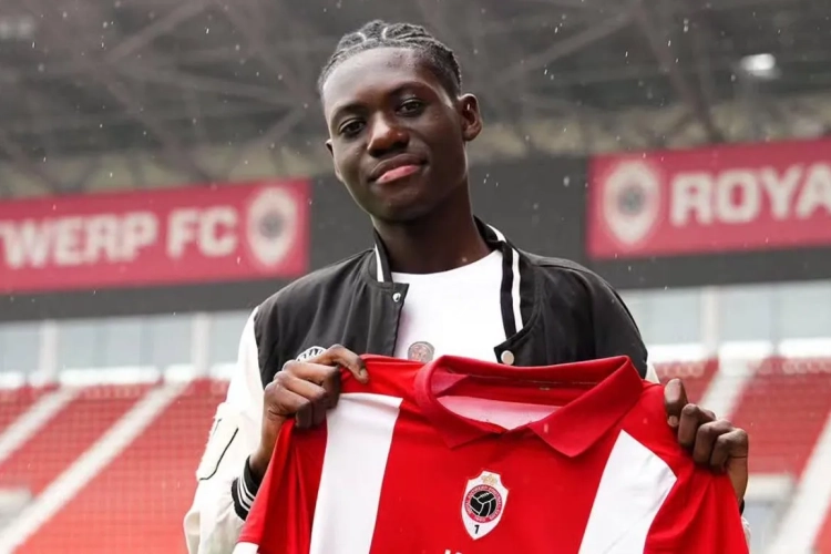 16 ans et déjà chez les U23 : ce grand talent du football belge pourrait quitter l'Antwerp pour un géant européen