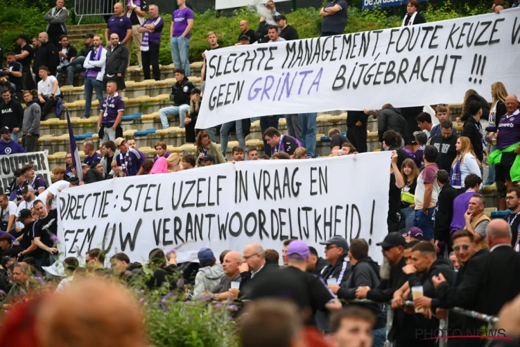 Des banderoles...et pas seulement : le très sérieux avertissement des supporters d'Anderlecht à Wouter Vandenhaute