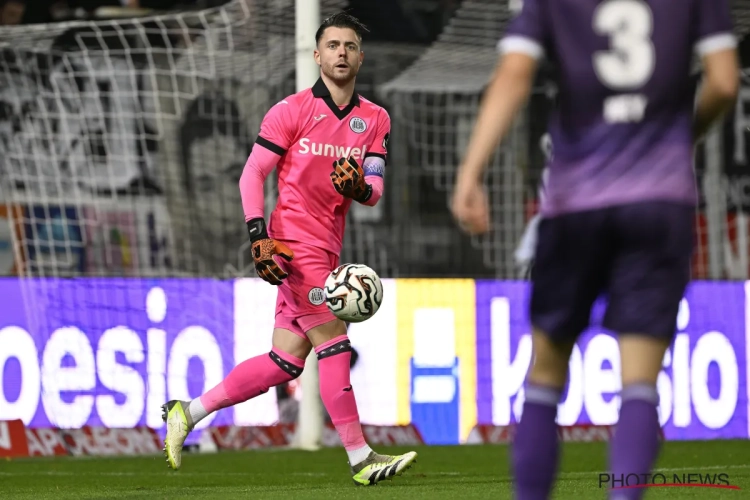 "Je n'ai aucune idée de ce qui ne va pas" : Colin Coosemans impuissant après son erreur contre Charleroi