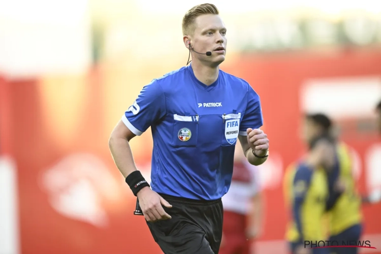 🎥 De quoi s'arracher les yeux : l'arbitre Lothar D'Hondt offre une passe décisive à l'Union