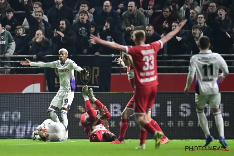 Un penalty léger, encore, contre Anderlecht ? "Si on siffle ça..."
